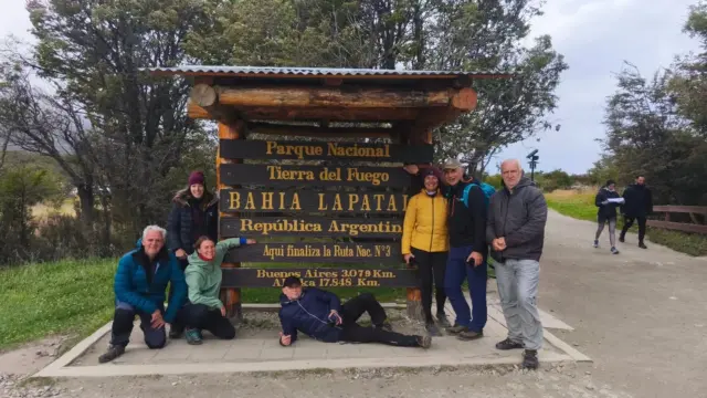 Ako vyzerá fotoshooting keď nám v Patagónii zafúka vietor 😃. 

Presnejšie na samom 'konci sveta' v národnom parku Tierra del Fuego "Ohňová Zem" pri meste Ushuaia (najjužnejšie mesto sveta).

Realita vs. očakávania na konci sveta 😂

6 sekúnd, 6 fotiek…

Ak si myslíš, že máš dobrý účes…
tu si ho prídeš otestovať 😅

#ushuaia #tierradelfuego #patagonia #realita #cestovanie